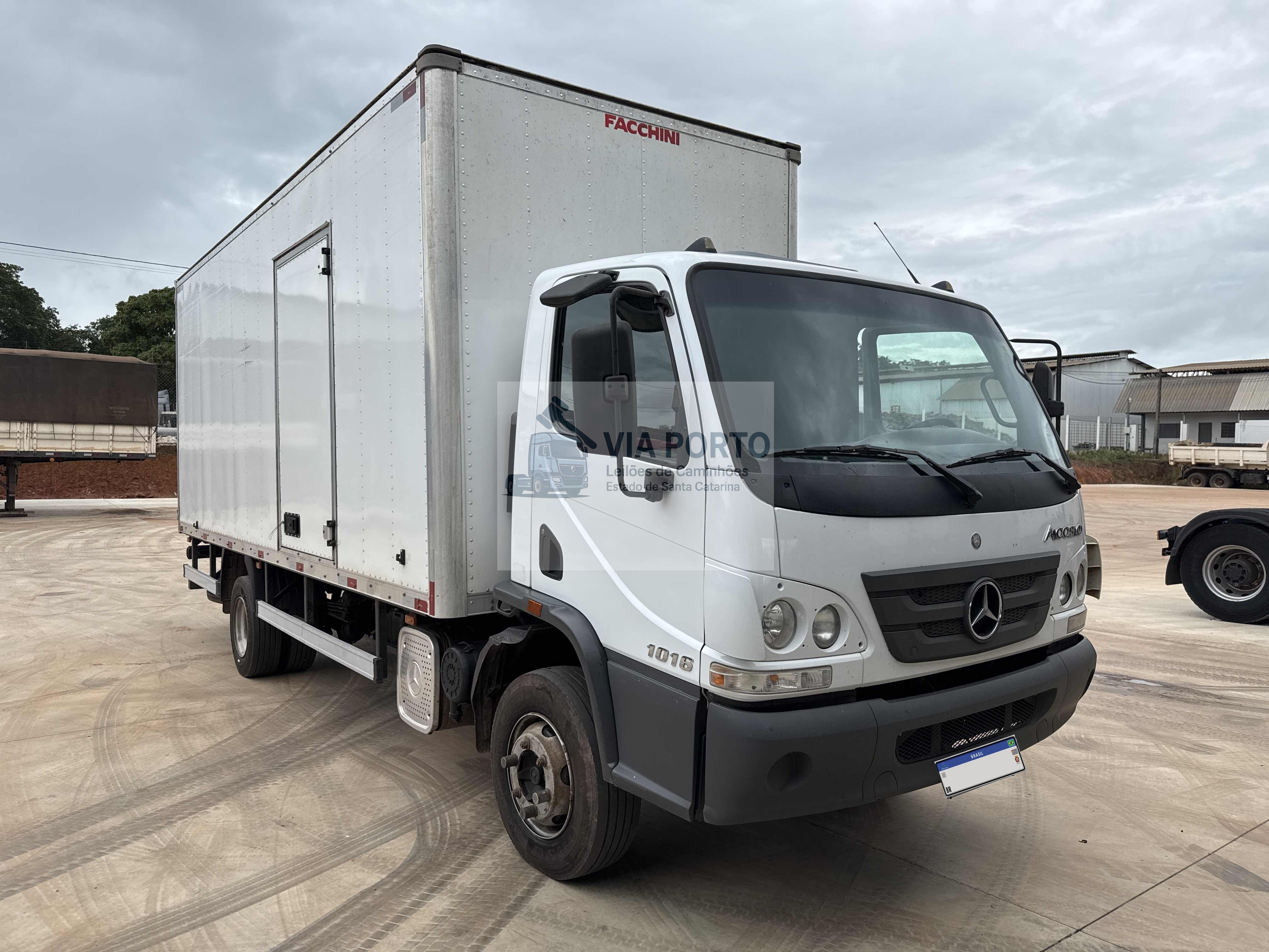 Mercedes-Benz Accelo 1016 CE 4x2 21/21