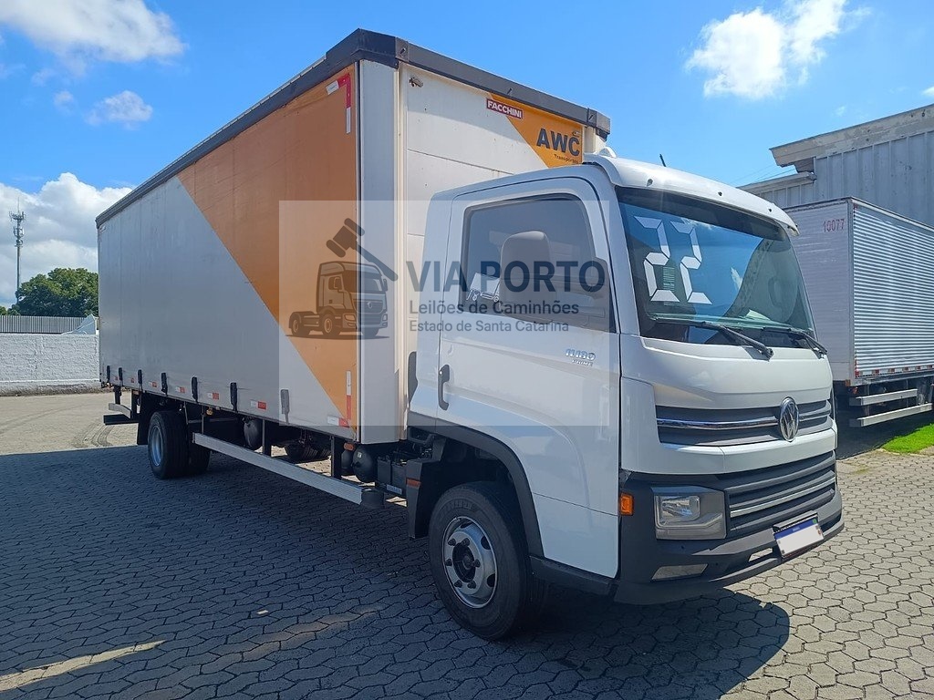 Volkswagen VW 11.180 Baú Sider 4x2 22/22