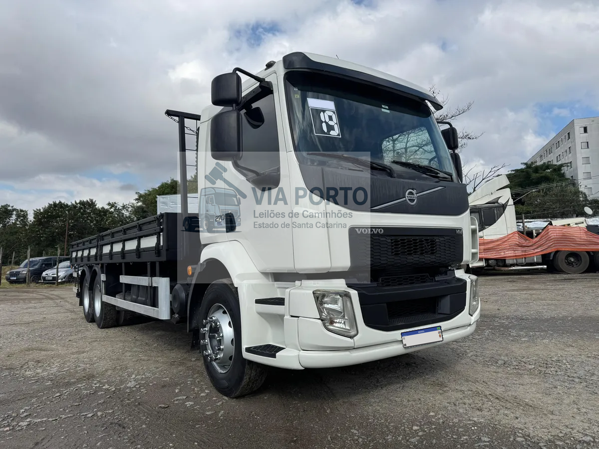 Volvo VM 270 6x2 19/19