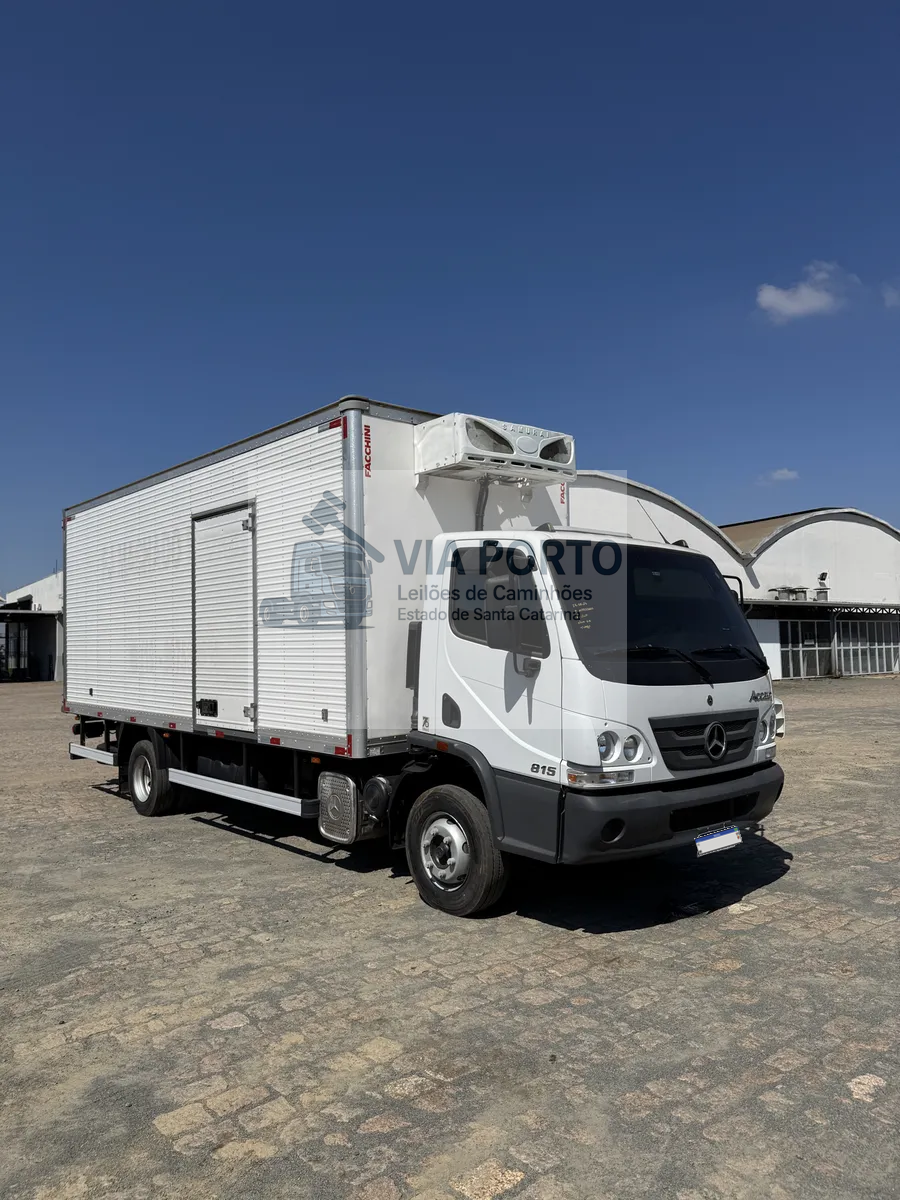 Mercedes-Benz Accelo 815 4x2 22/22